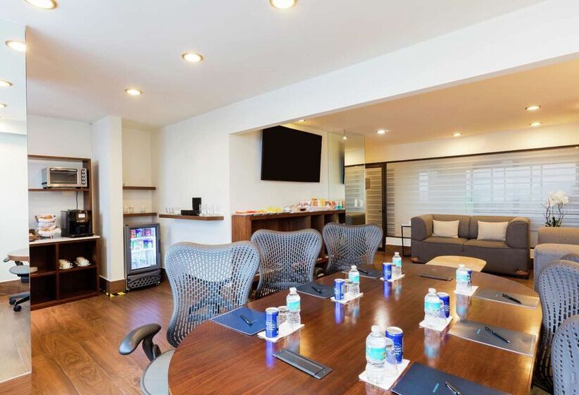 هتل Hilton Mexico City Airport