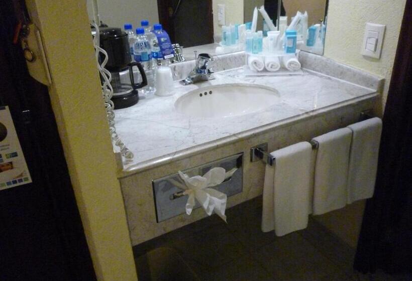 Отель Holiday Inn Express Oaxaca Centro Historico, An Ihg