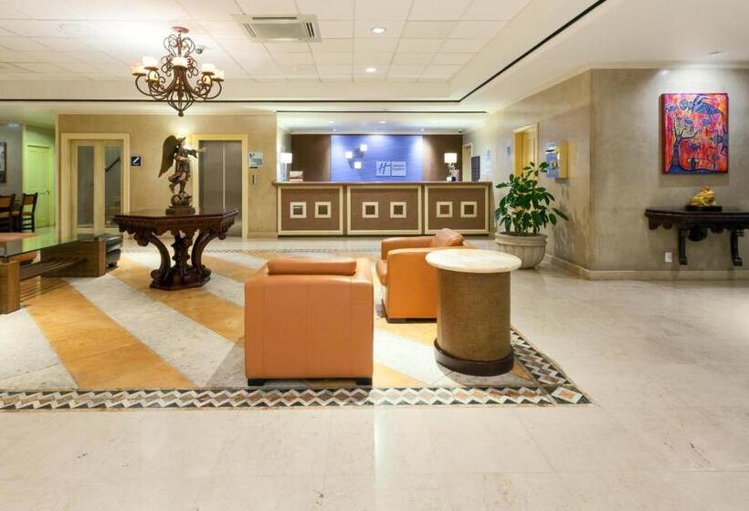 Отель Holiday Inn Express Oaxaca Centro Historico, An Ihg