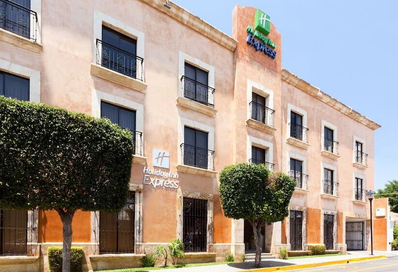 Отель Holiday Inn Express Oaxaca Centro Historico, An Ihg