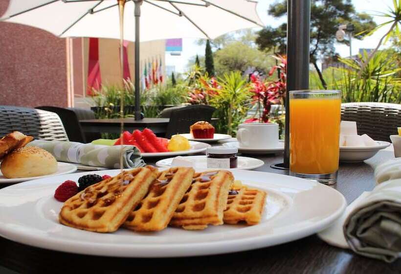 هتل Holiday Inn Mexico Dali Airport, An Ihg