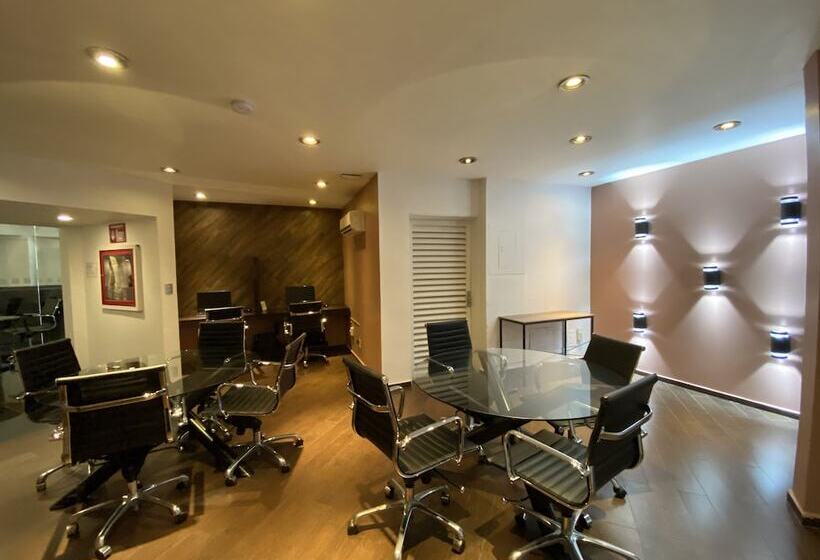 هتل Holiday Inn Mexico Dali Airport, An Ihg