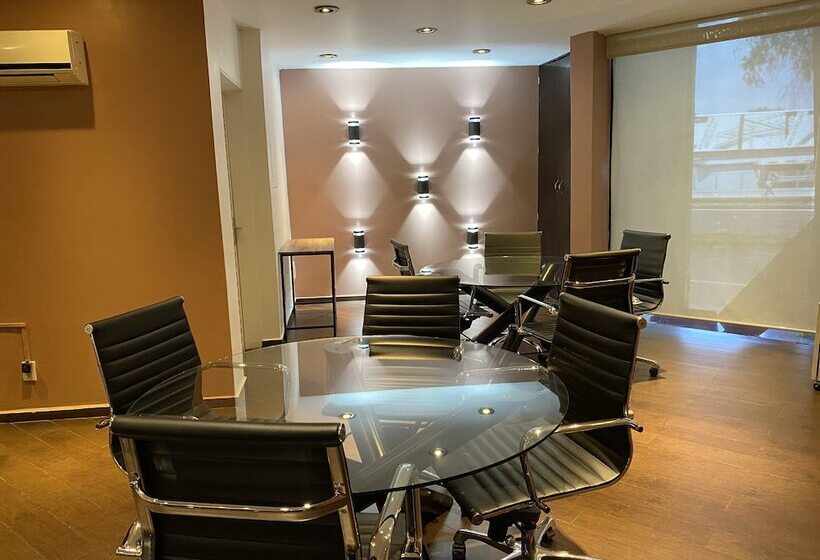 هتل Holiday Inn Mexico Dali Airport, An Ihg