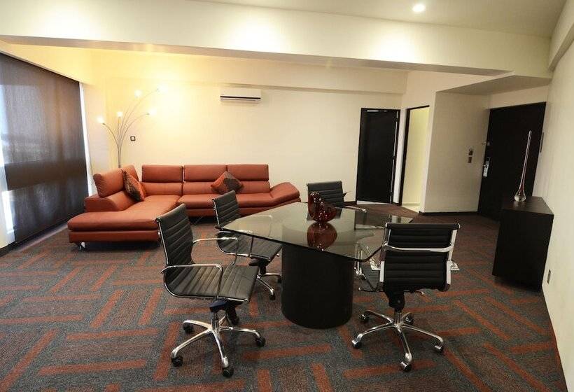 هتل Holiday Inn Mexico Dali Airport, An Ihg