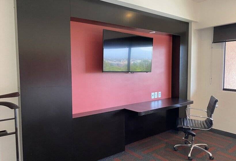 هتل Holiday Inn Mexico Dali Airport, An Ihg