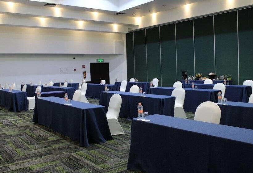 هتل Holiday Inn Mexico Dali Airport, An Ihg