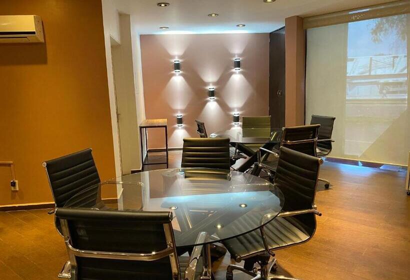 هتل Holiday Inn Mexico Dali Airport, An Ihg