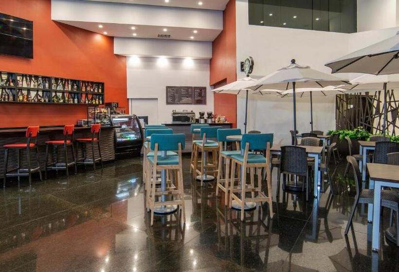 هتل Holiday Inn Mexico Dali Airport, An Ihg