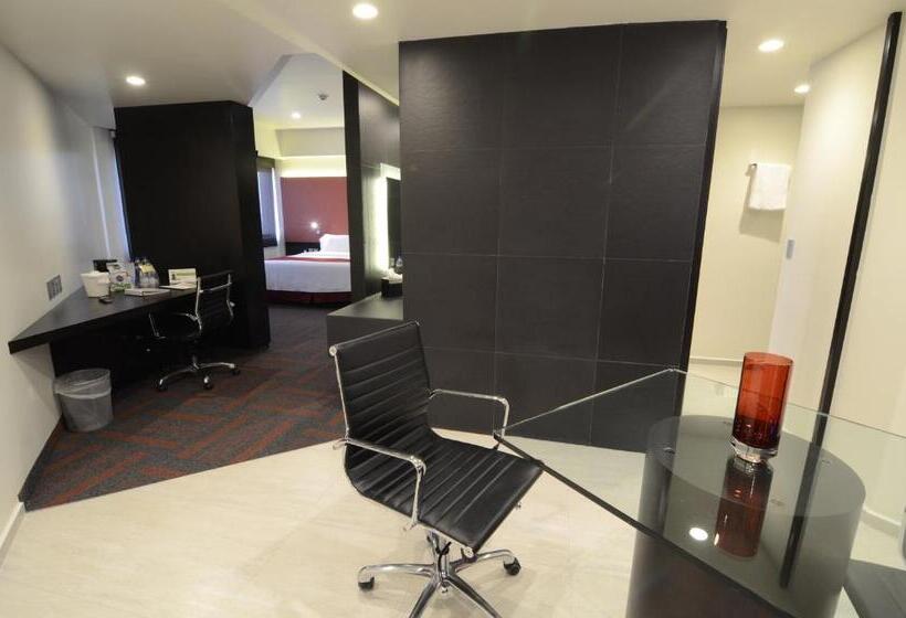 هتل Holiday Inn Mexico Dali Airport, An Ihg