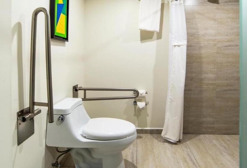 هتل Holiday Inn Mexico Dali Airport, An Ihg