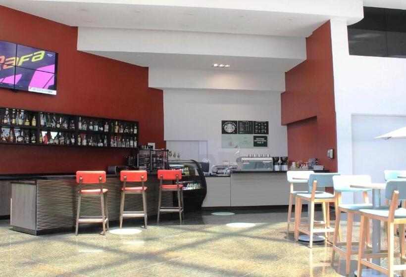 هتل Holiday Inn Mexico Dali Airport, An Ihg