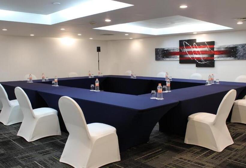 هتل Holiday Inn Mexico Dali Airport, An Ihg