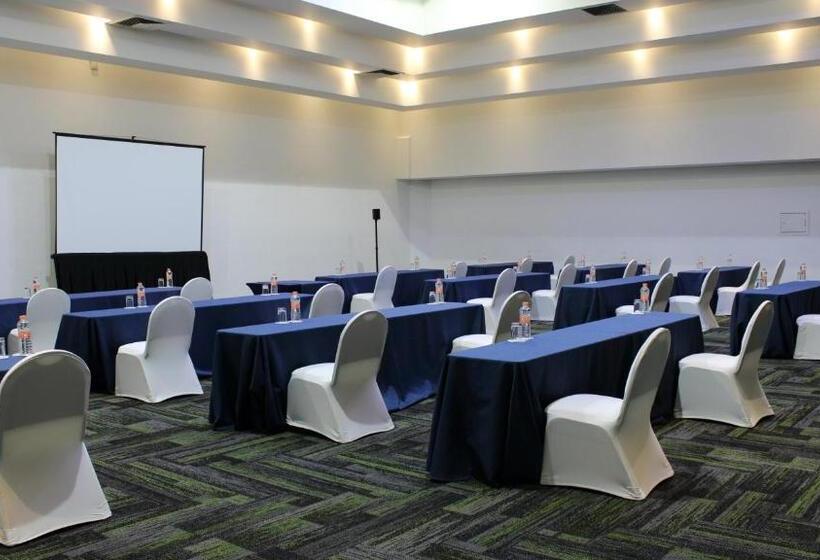 هتل Holiday Inn Mexico Dali Airport, An Ihg