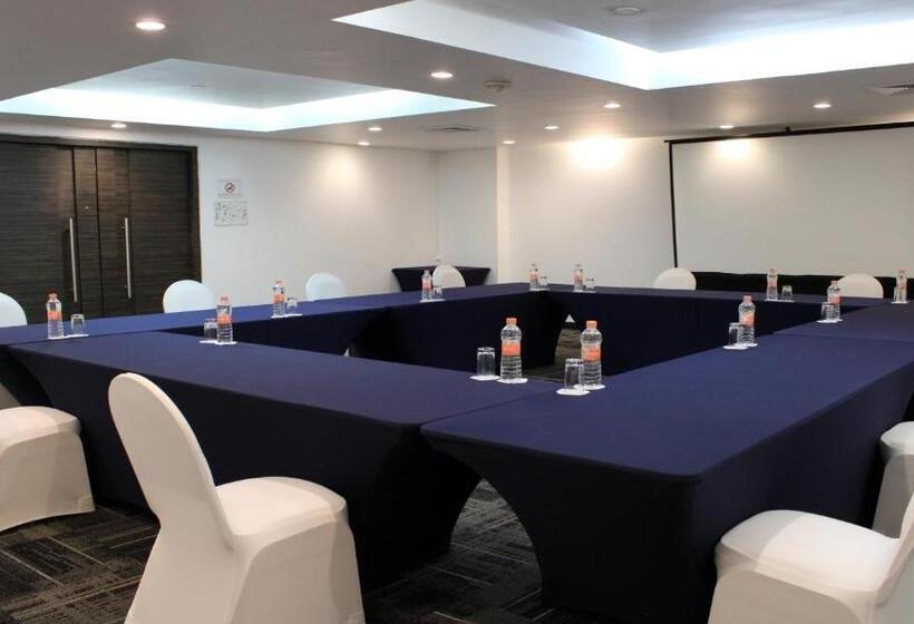 هتل Holiday Inn Mexico Dali Airport, An Ihg