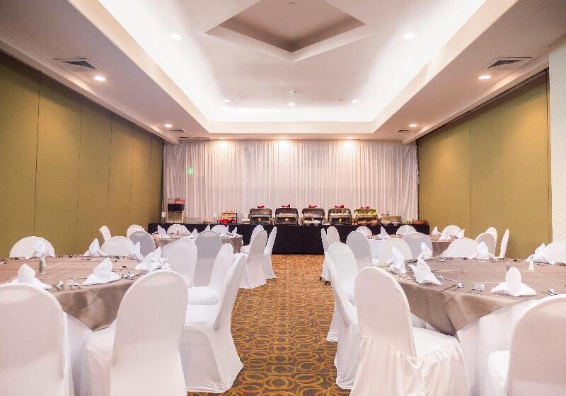 בית מלון כפרי Holiday Inn Tijuana Zona Rio, An Ihg