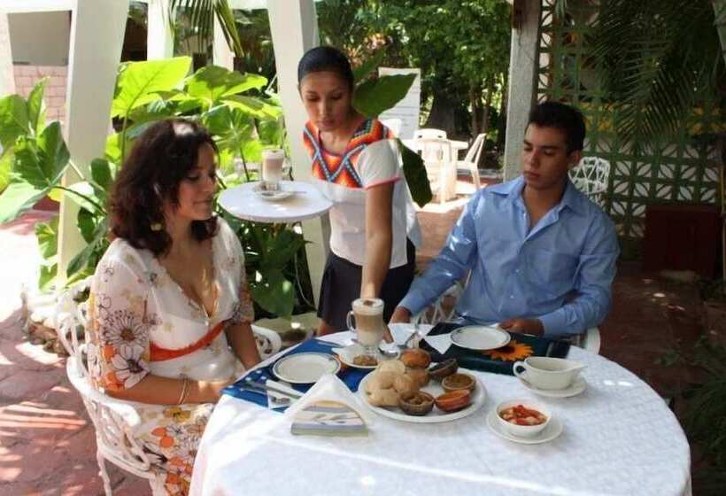 ホテル Palenque Premier