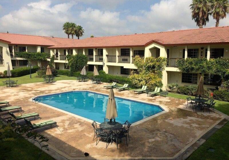 Quinta Dorada Hotel & Suites