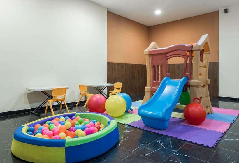 Отель Wyndham Executivo Culiacan