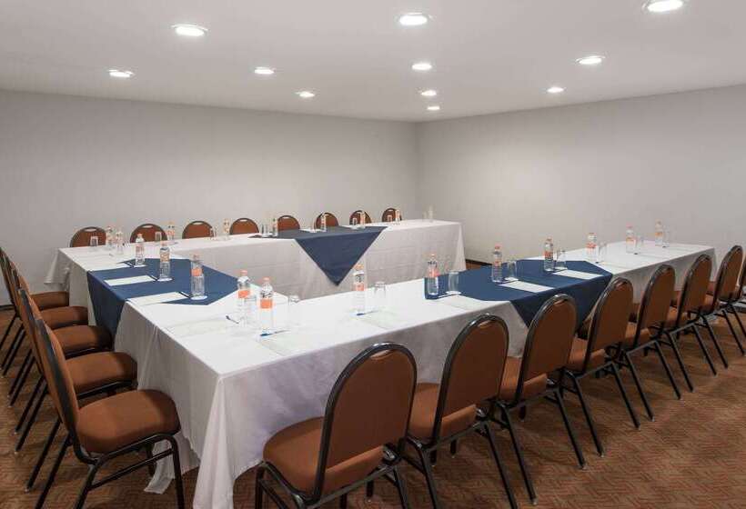 Отель Wyndham Executivo Culiacan
