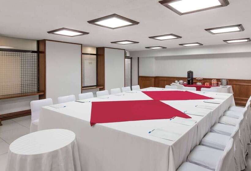 Отель Wyndham Executivo Culiacan