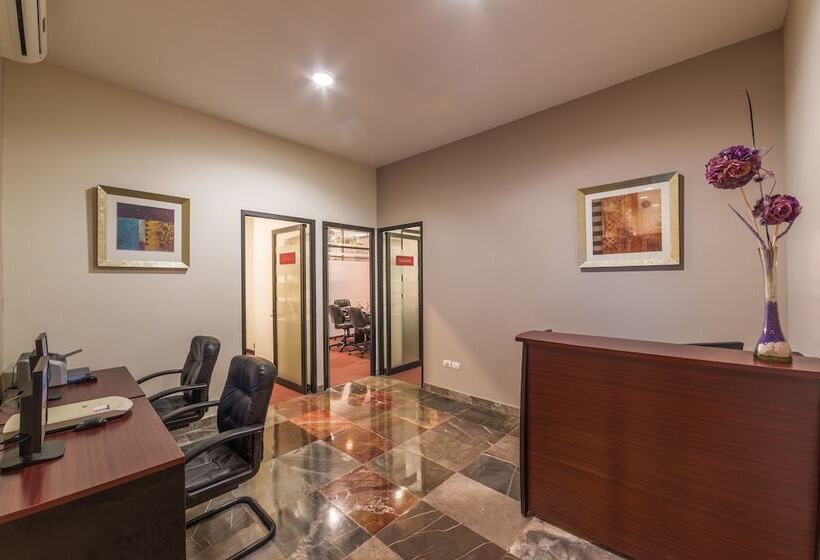 Отель Wyndham Executivo Culiacan