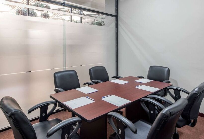 Отель Wyndham Executivo Culiacan