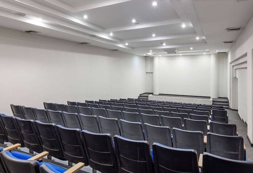 Отель Wyndham Executivo Culiacan