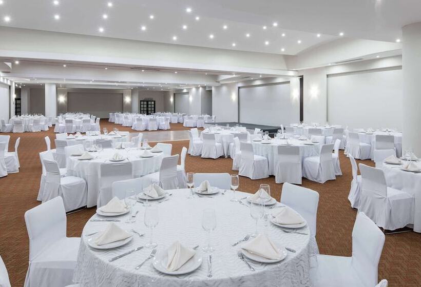 Отель Wyndham Executivo Culiacan