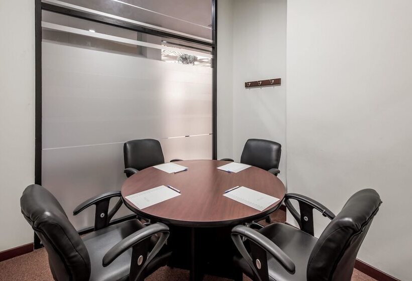 Отель Wyndham Executivo Culiacan