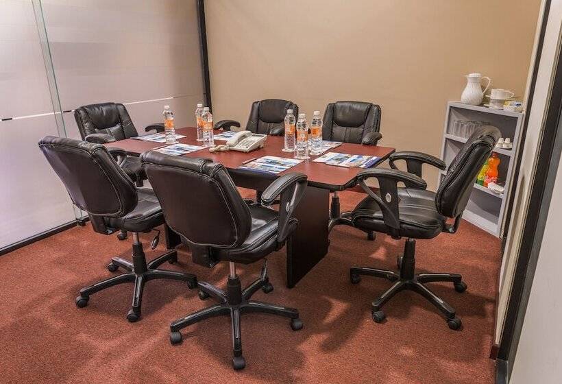 Отель Wyndham Executivo Culiacan