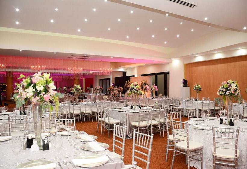 Отель Wyndham Executivo Culiacan