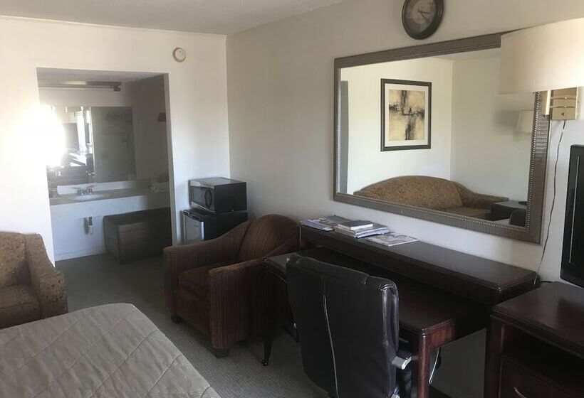 فندق على الطريق American Inn And Suites