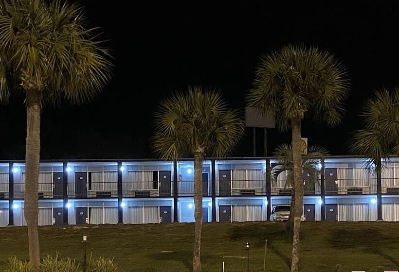 فندق على الطريق American Inn And Suites