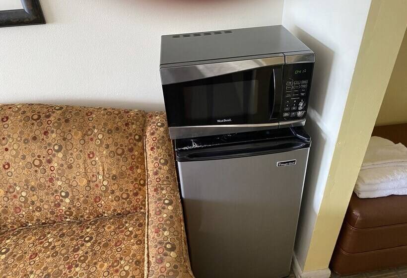 فندق على الطريق American Inn And Suites