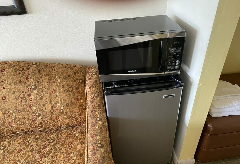 فندق على الطريق American Inn And Suites