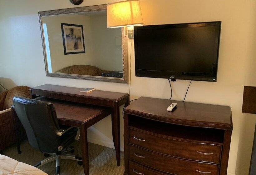 فندق على الطريق American Inn And Suites