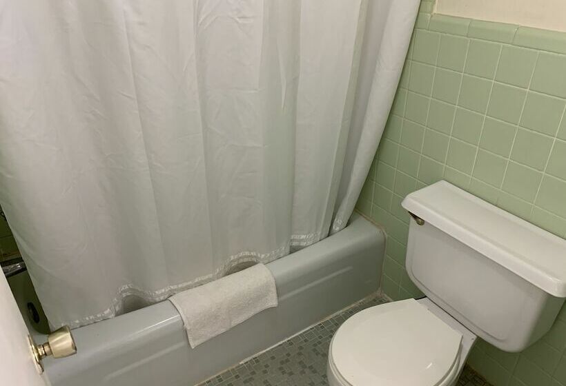 فندق على الطريق American Inn And Suites