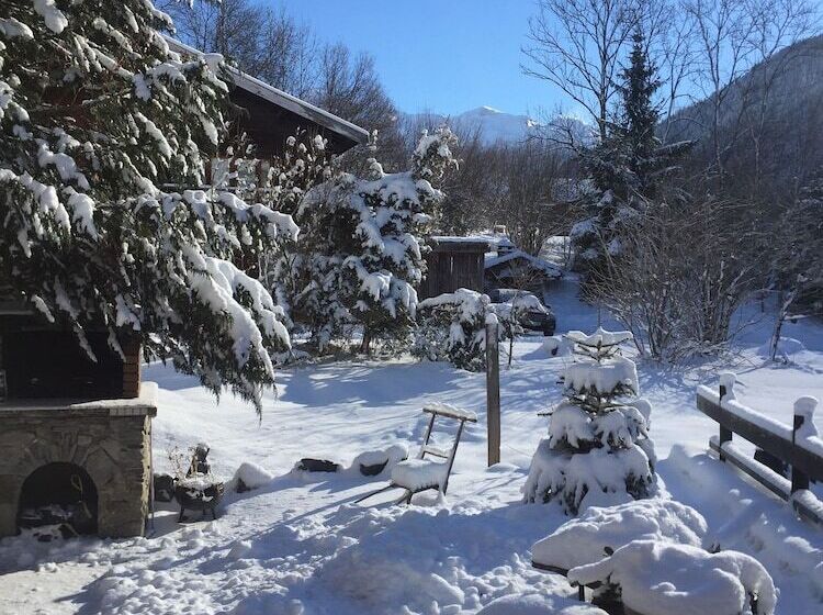 تختخواب و صبحانه Chalet Tioli