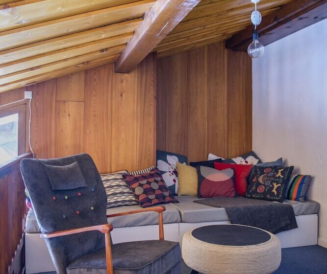 تختخواب و صبحانه Chalet Tioli