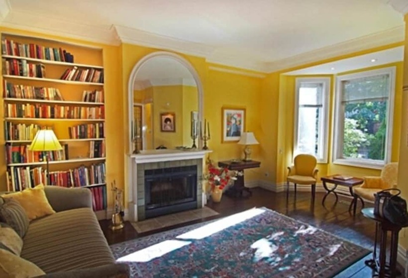 Bed and Breakfast Elegant Cabbagetown