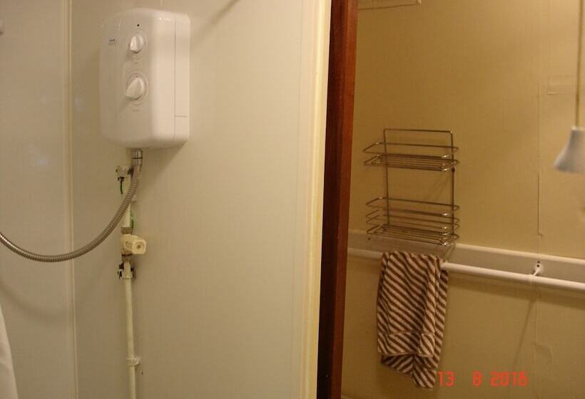 Broxbourne Riverside Chalets