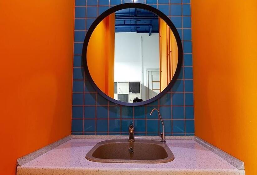 Capsule Hotel 47 Nebo