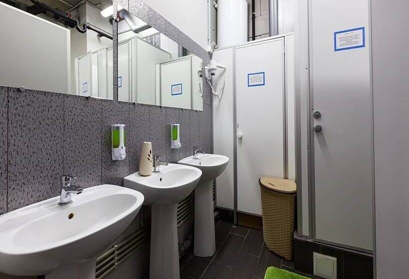 Capsule Hotel 47 Nebo