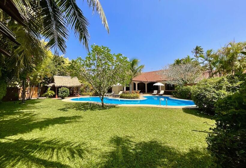 Coconut Paradise Holiday Villas