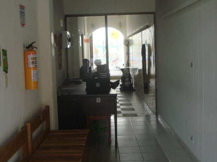 Hostal Hippilandia   Hostel