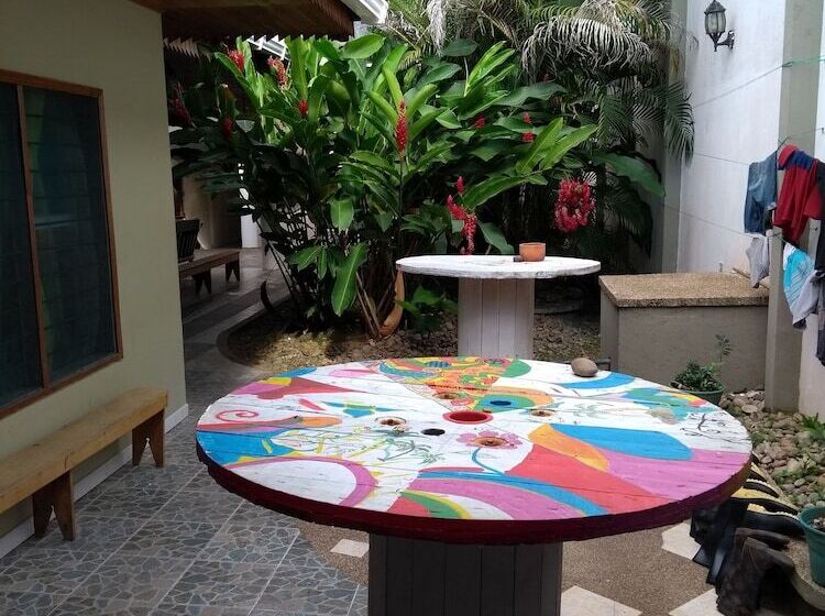 Hostal Hippilandia   Hostel