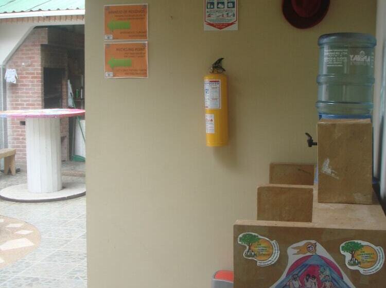 Hostal Hippilandia   Hostel