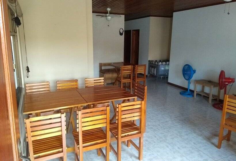 Hostal Hippilandia   Hostel