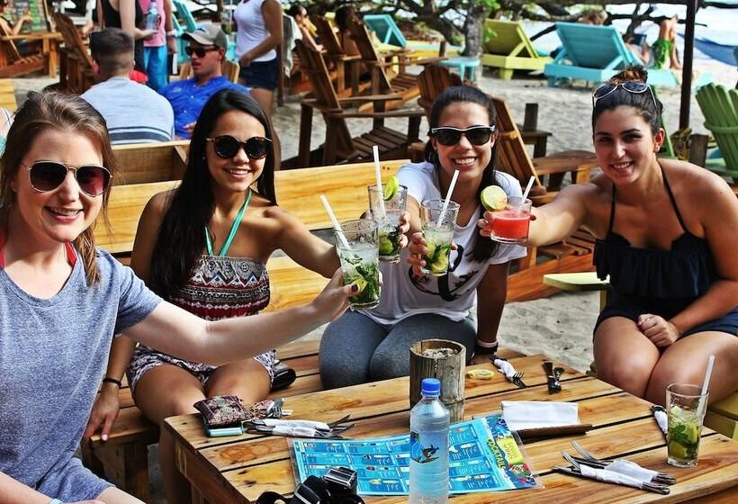 Отель Banana Beach