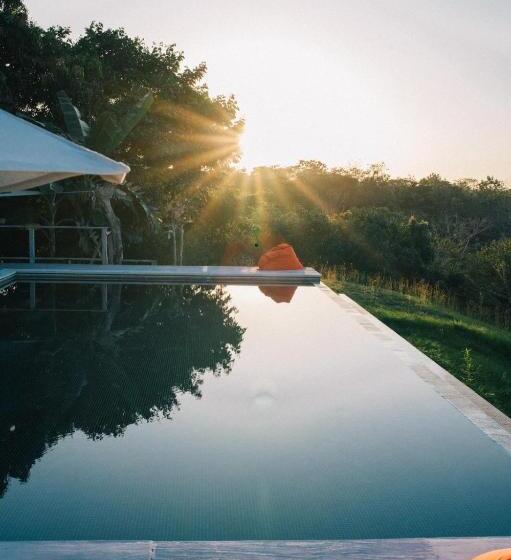 Отель Calamocha Lodge